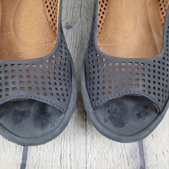 CLARKS | Reedly Salene perforated leather peep toe maryjane wedge heel sandals - Picture 5 of 11